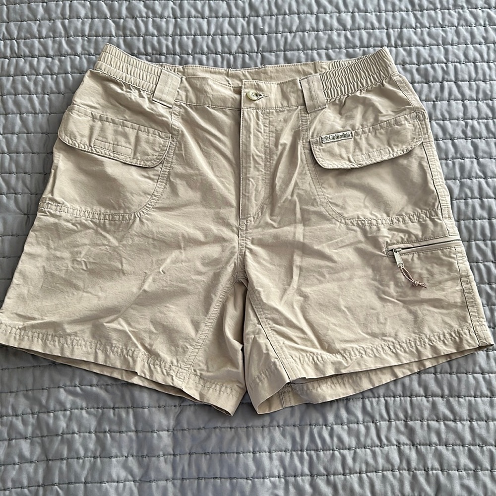 Women’s Columbia Hiking Shorts - Size Small